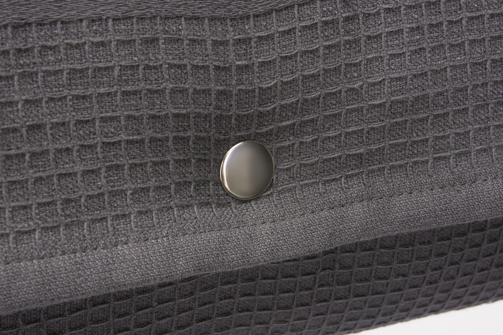 BTKDAN_Img_ImgPrdPho_DetailShot_towelgreypin_2000px